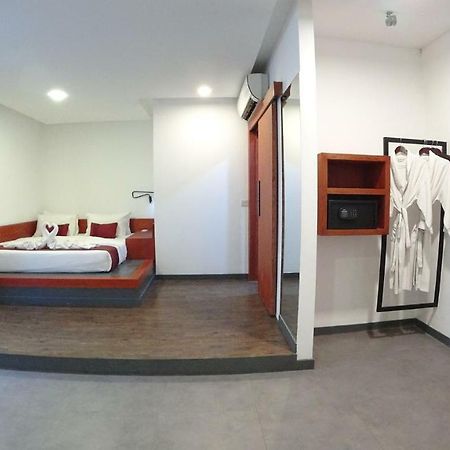 Hotel Records Phnom Penh Zewnętrze zdjęcie