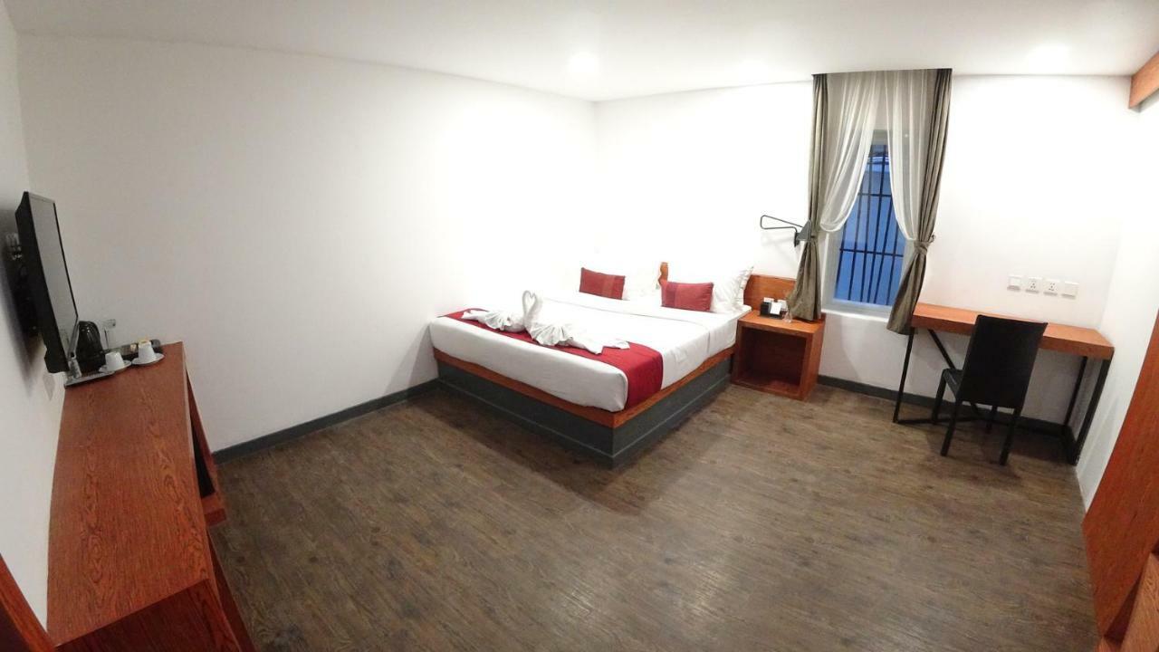Hotel Records Phnom Penh Zewnętrze zdjęcie
